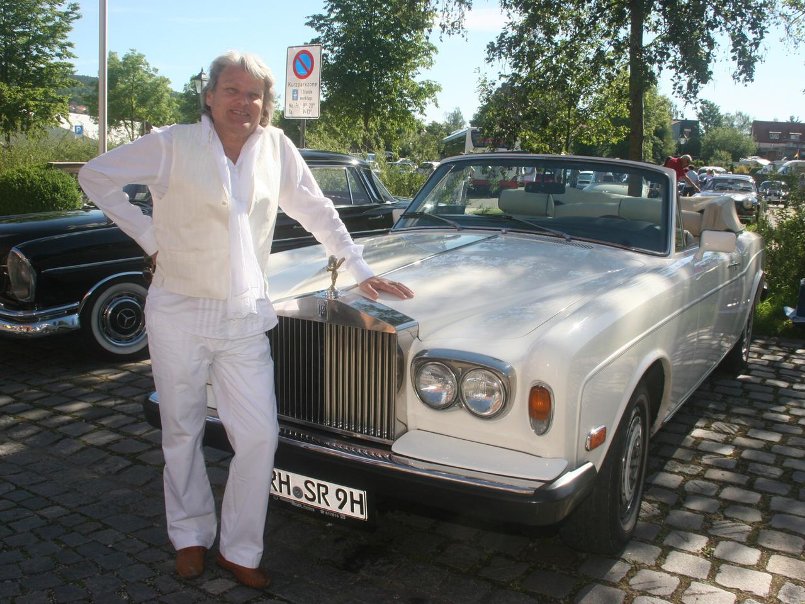 Auf Hochglanz poliert waren die Schmuckstücke, die bei der Benefiz-Oldtimer-Rallye für den guten Zweck durch das Spalter Hügelland rollten. Zahlreiche Promis nahmen als Beifahrer mit Platz in den Autos, um die "Sternstunden" des Bayerischen Rundfunks zu unterstützen. 01.06.2017 © Jürgen Leykamm